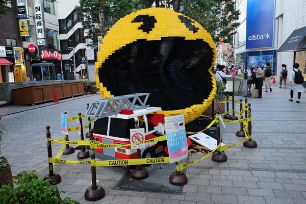 DSCF2281 - 路上に表れるパックマンやドンキーコング!巨大レゴブロックで表現される映画「ピクセル」の世界@新宿クリエイターズ・フェスタ2015