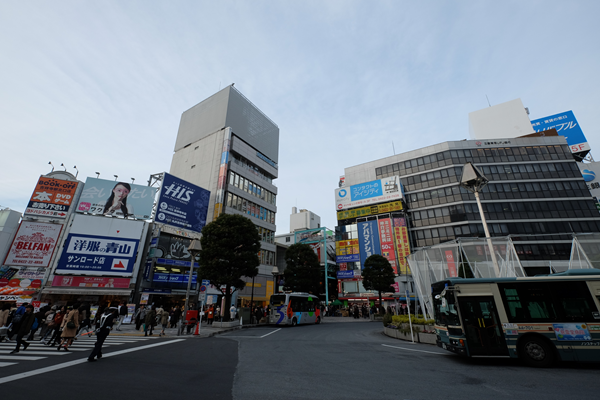 聖地巡礼 ワンパンマン 地図付 東京 吉祥寺 背景は微妙に似てない 職業 魔法使い死亡 海外自転車旅行中