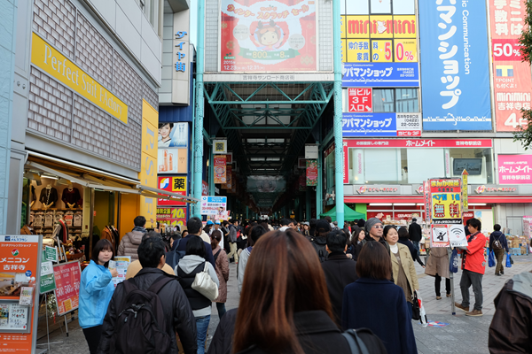 聖地巡礼 ワンパンマン 地図付 東京 吉祥寺 背景は微妙に似てない 職業 魔法使い死亡 海外自転車旅行中