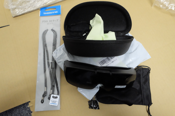 跳ね上げ式で自転車向きのオーバーグラス!メガネの僕がAmazonで売って