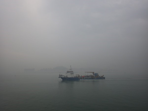 RIMG2338 - 台湾・台中港から中国・厦門東渡国際フェリーターミナルへ船に乗船、海路国境越えを自転車とする