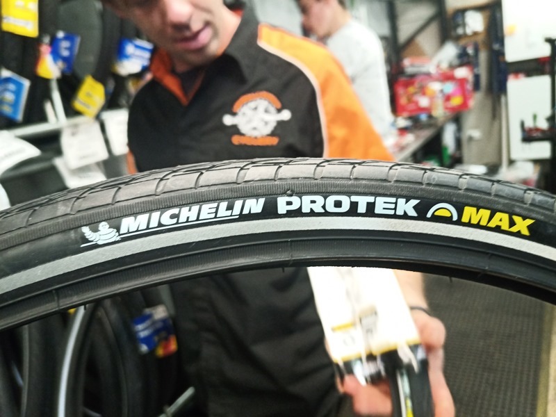 【レビュー】Michelin(ミシュラン) Protek Cross Max Tyere【SCHWALBE(シュワルベ)マラソン的な自転車用タイヤ】