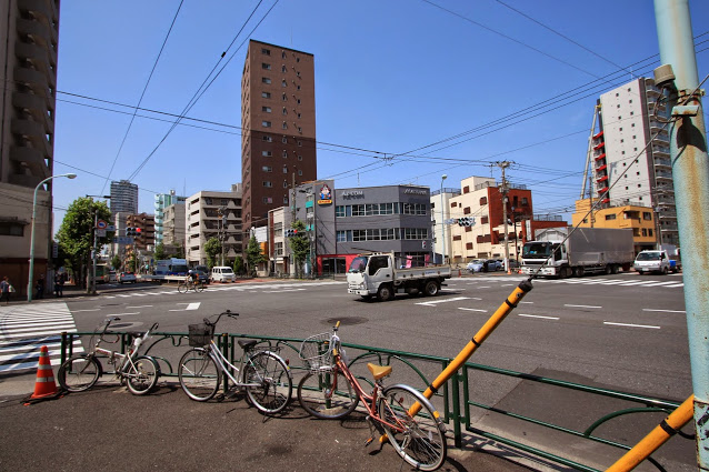 聖地巡礼 あしたのジョー 泪橋 あのセリフの場所を歩く 東京 南千住 山谷 泪橋 ドヤ街 いろは会商店街 職業 魔法使い死亡 海外自転車旅行中