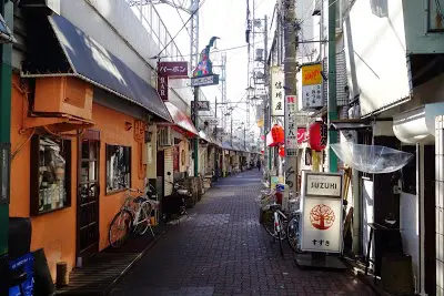 聖地巡礼 Sggg セガガガ 地図付 東京 蒲田 バーボンロード ハイテクランドセガ西口蒲田店跡 多摩川河川敷 大鳥居 セガ社宅跡 Big大鳥居店 職業 魔法使い死亡 海外自転車旅行中